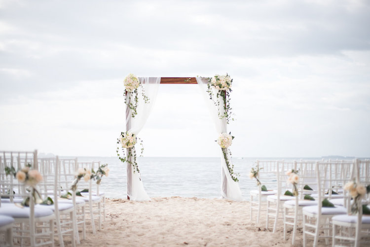 bodas frente al mar altar arena